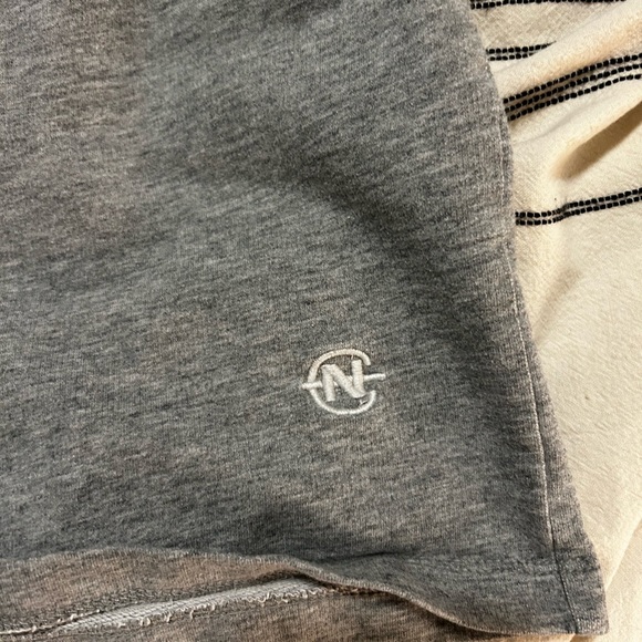 Nautica Crew Neck - Picture 2 of 3
